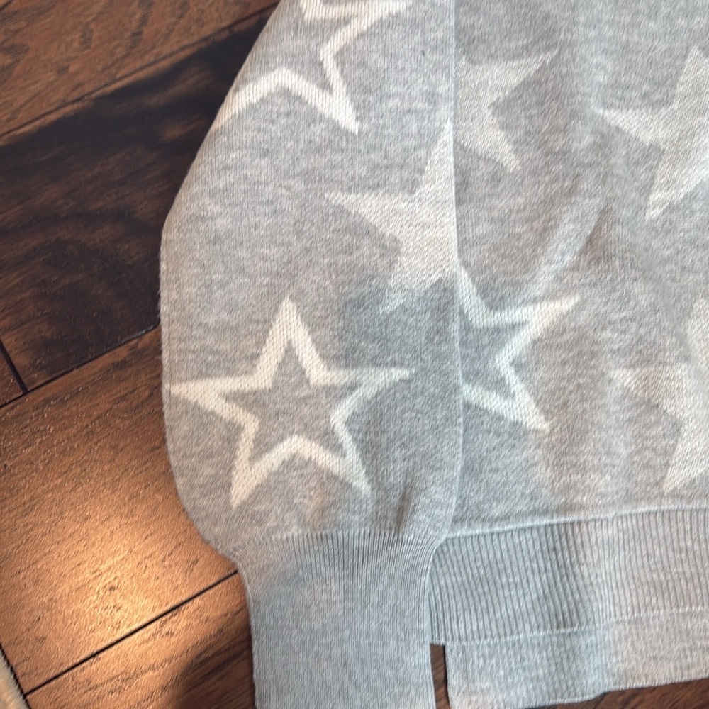 NWOT SO Oversize crewnexk pullover. Cuff sleeve. Modern slightly cropped. XS - Picture 3 of 3